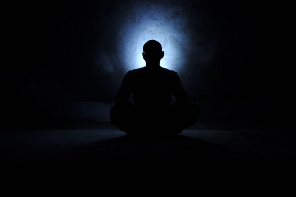 Picturing oneself in a temple for protection – using spiritual strength against evil